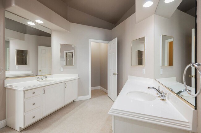 Building Photo - Beautiful Home in a Guard Gated Community