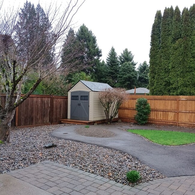 Building Photo - Outstanding Keizer Duplex is Ready For You!