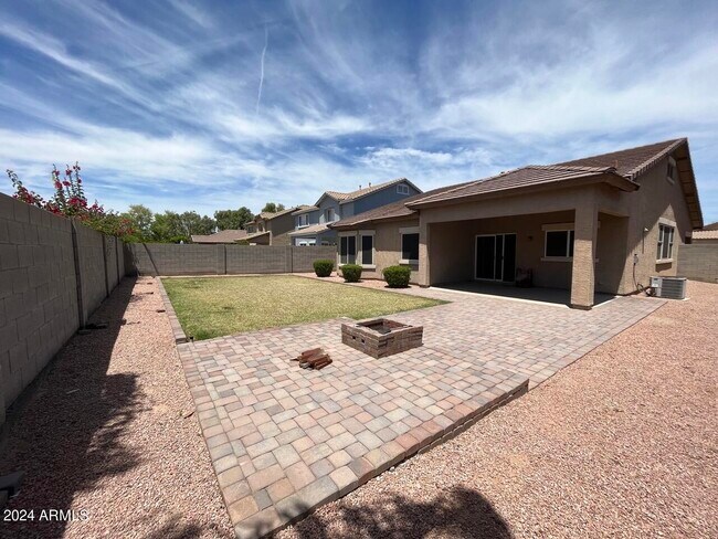 Building Photo - 4427 E Firestone Dr