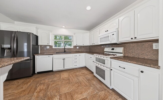 Building Photo - Updated Single-Story Home in South Redlands