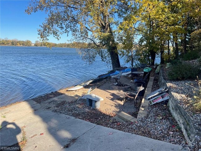 Building Photo - 28662 W Lake Dr