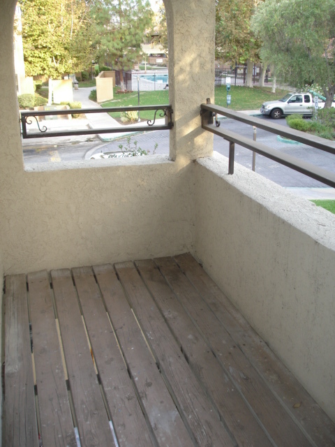 Building Photo - 1 Bedroom Condo in Canyon Country!