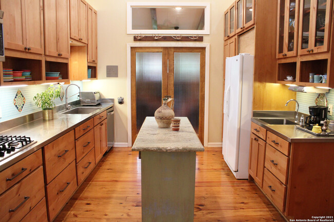 Building Photo - 539 Woodcrest Dr