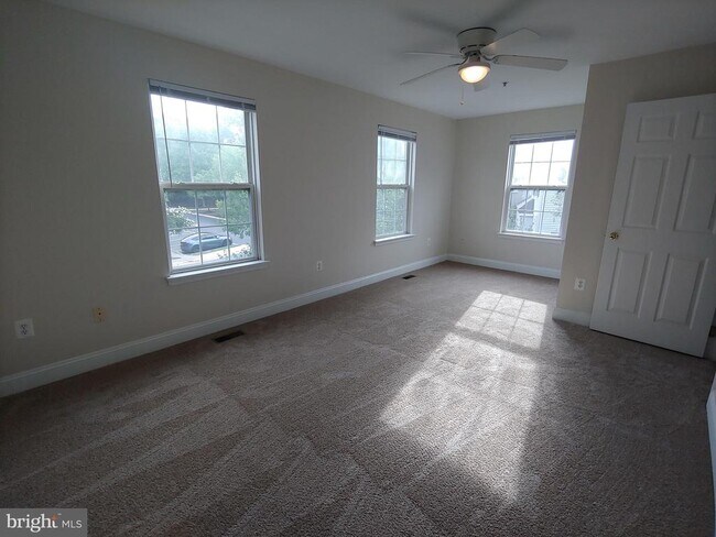 Building Photo - 814 Estuary Dr
