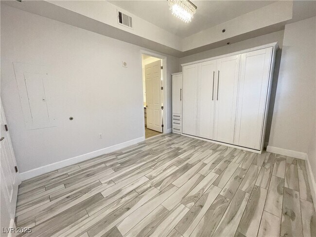 Building Photo - 2405 W Serene Ave