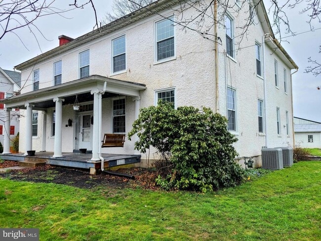 Primary Photo - 203 E Main St