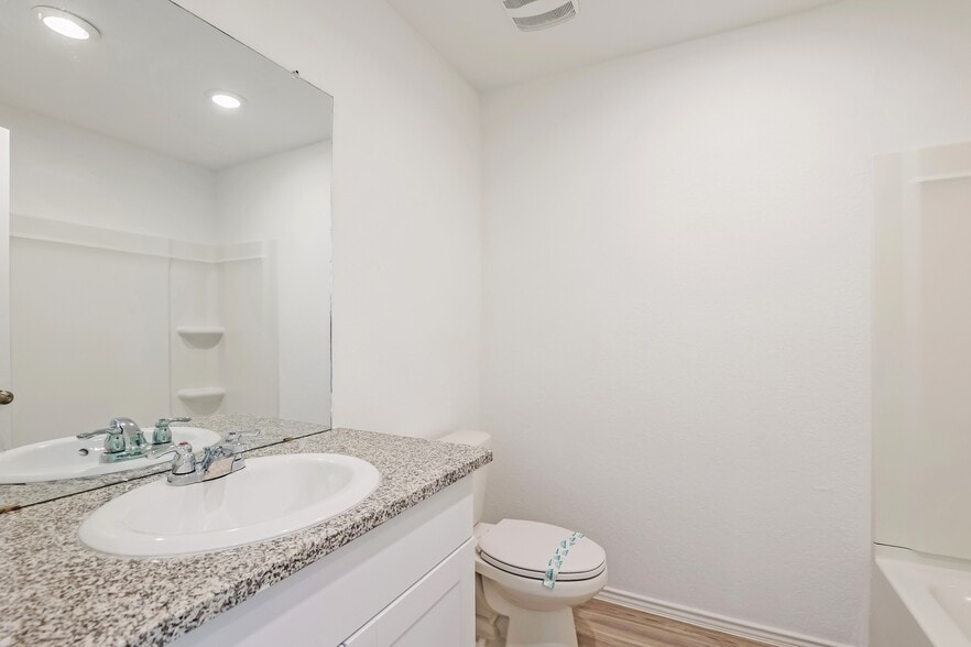 Building Photo - 2714 Robles St