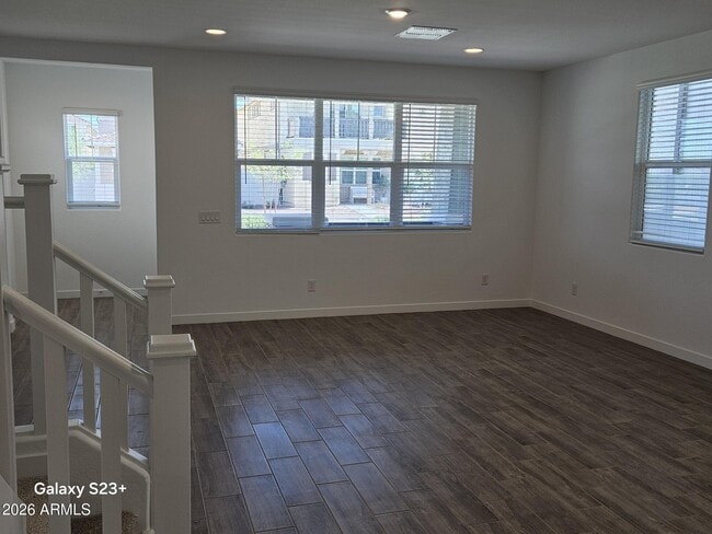 Building Photo - 3353 S Primrose