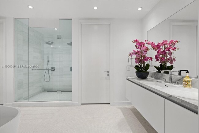 Building Photo - 700 NE 26th Terrace