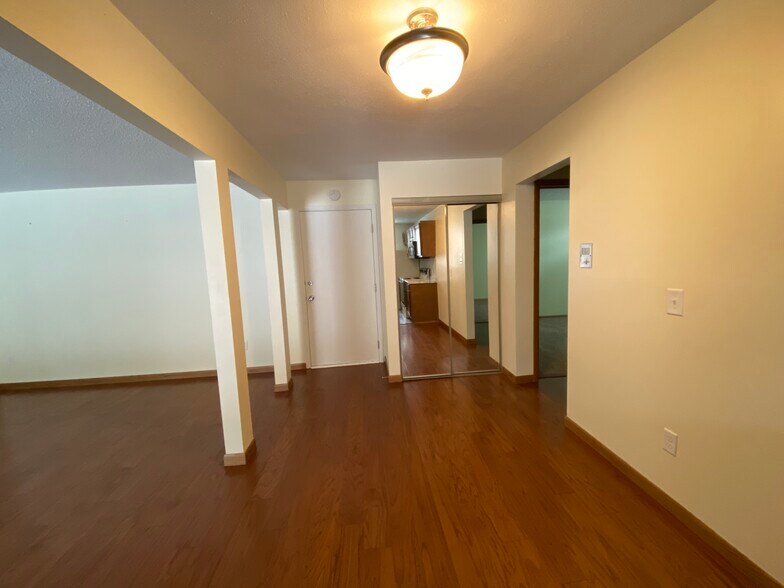 Building Photo - 521 19th St NW