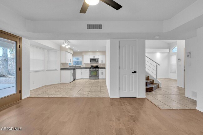 Building Photo - 7489 Plaza Redonda Dr