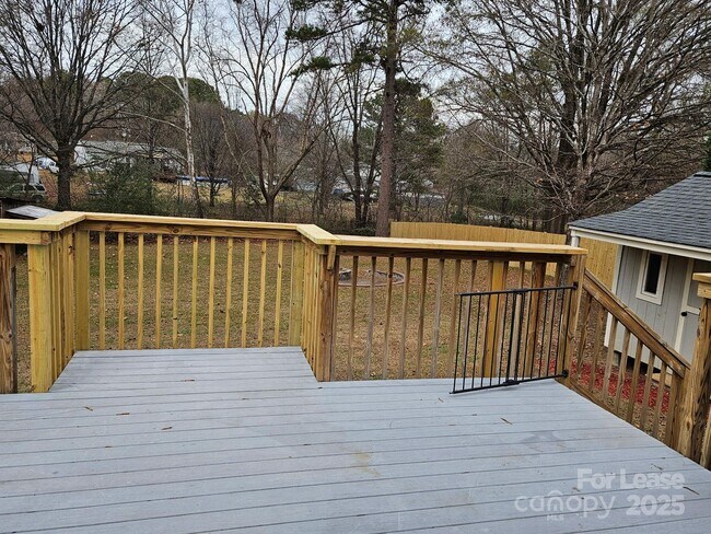 Building Photo - 609 Catawba Cir N