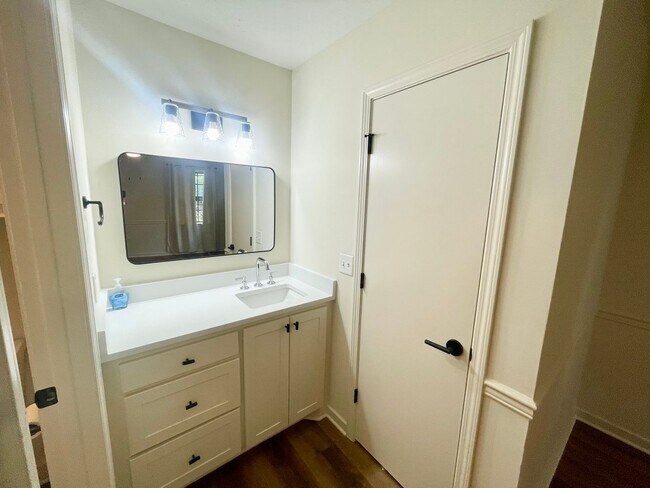 Building Photo - Beautiful 3 bed, 2.5 bath home for rent in the heart of Madison!