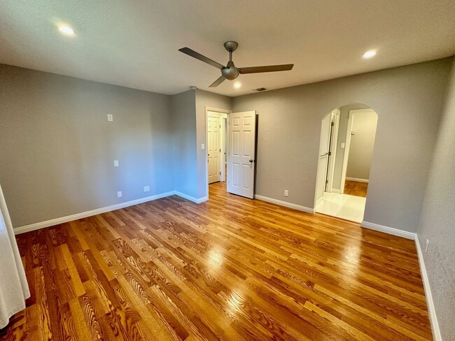 Building Photo - REQUEST A SHOWING AT MossglenProperties .c...