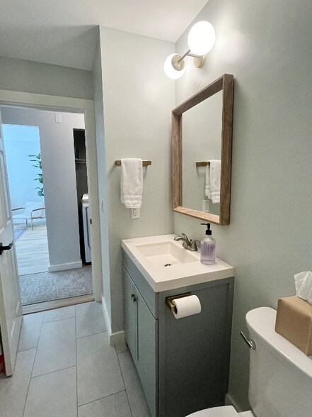 Building Photo - 10925 Otsego St