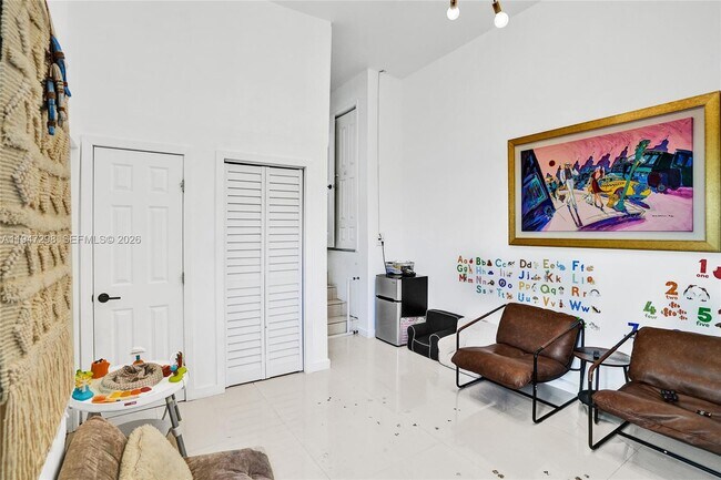 Building Photo - 9181 Byron Ave