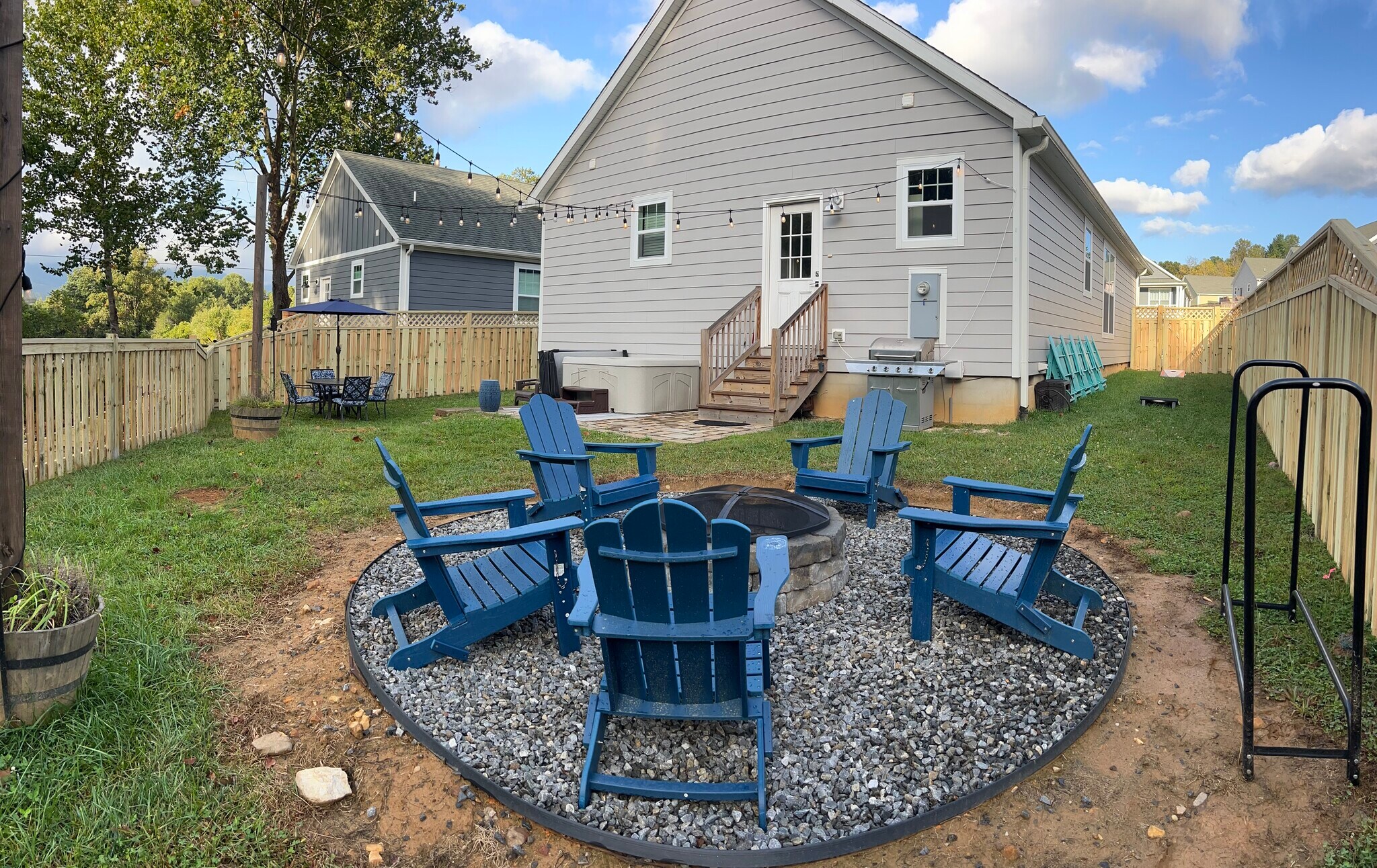 Building Photo - 1208 Seven Sisters Ln