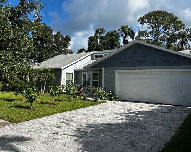 Building Photo - 3024 Woodpine Cir