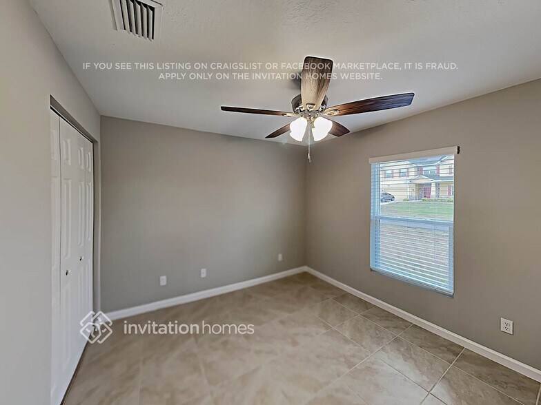 Building Photo - 3802 SW Daisy St