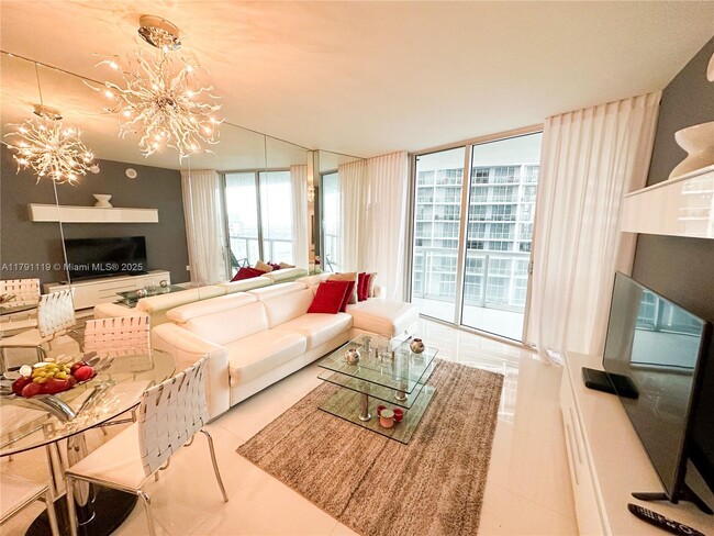 Building Photo - 495 Brickell Ave