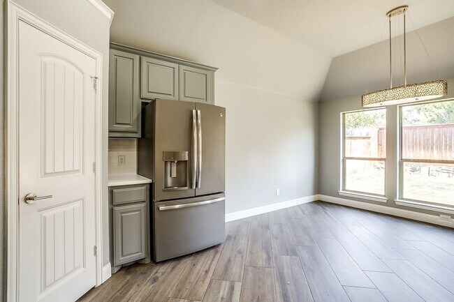 Building Photo - Beautiful 4 Bed, 2 Bath in Pristine Willow...