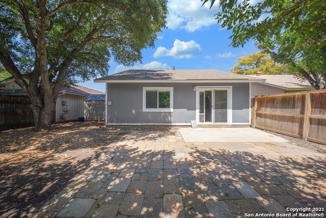 Building Photo - 8032 Laurel Bend