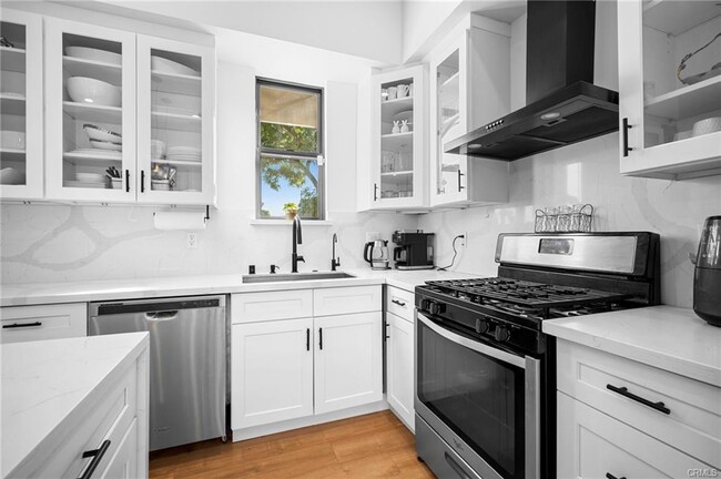 Building Photo - 9462 Odessa Ave