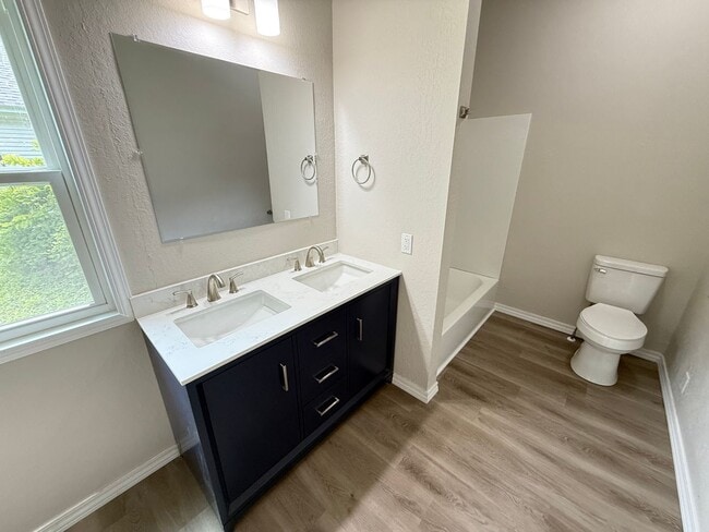 Building Photo - 3 Bed 1 Bath Aurora, MO