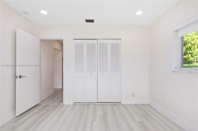 Building Photo - 7003 NW 99th Ave