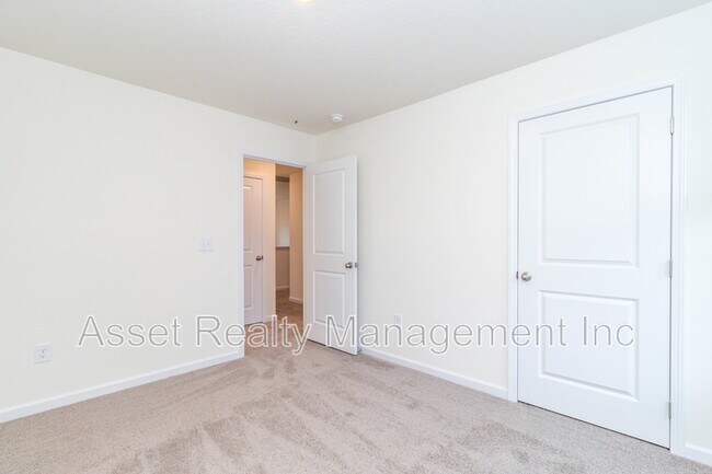 Building Photo - 2076 Southwood Cir