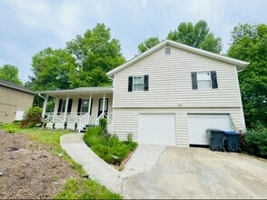 Building Photo - 979 Falcon Crest Dr