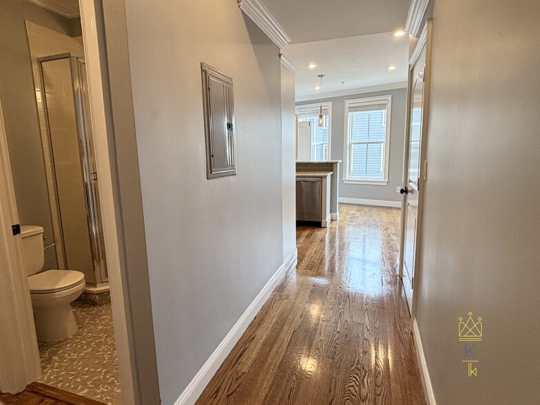 Building Photo - 38-42 Hyde Park Ave. Unit 5