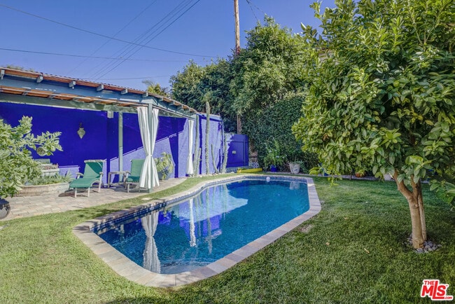 Building Photo - 3472 Rowena Ave