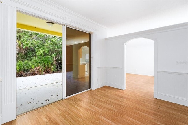 Building Photo - 295 Fareham Dr