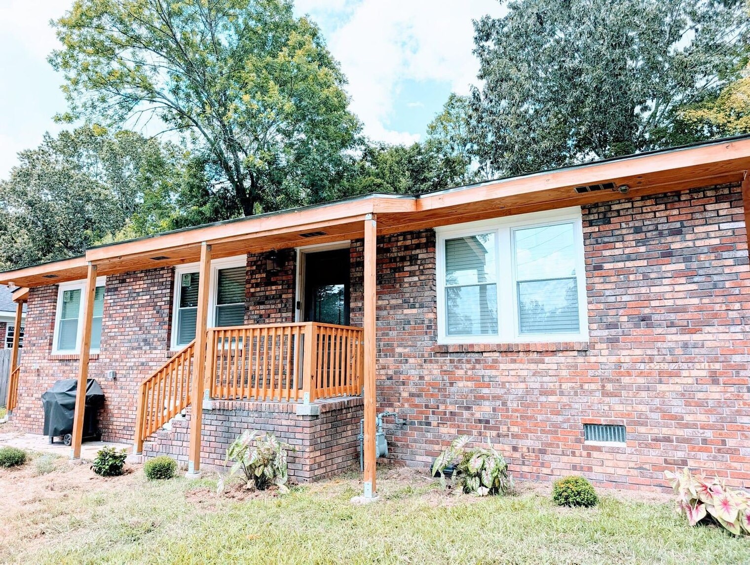 Building Photo - 10 Burnett Ferry Rd SW