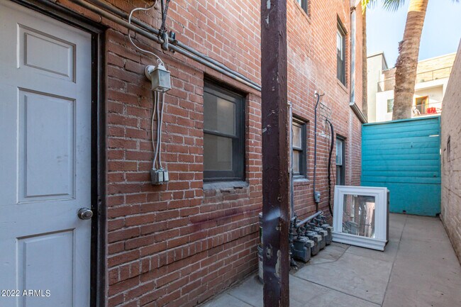 Building Photo - 357 N 6th Ave