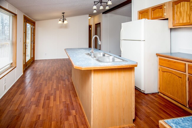 Building Photo - 3 bedroom house on 4 acres