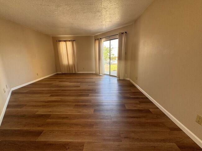 Building Photo - 3345 Esplanade Cir SE