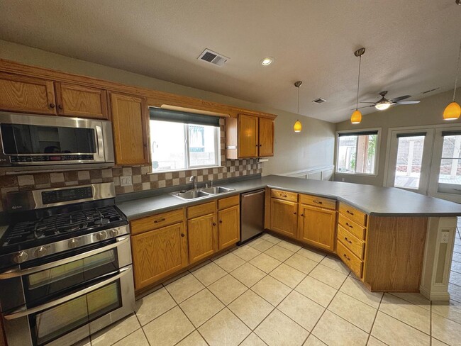 Building Photo - 8608 Quail Creek Ct NE