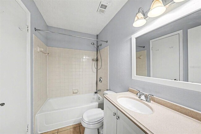 Building Photo - 9481 Highland Oak Dr