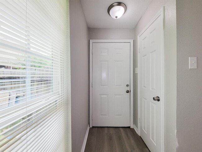 Building Photo - 15814 Murrelet Ct