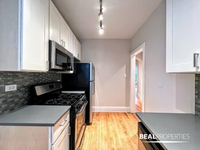 Building Photo - 2 bedroom in CHICAGO IL 60647