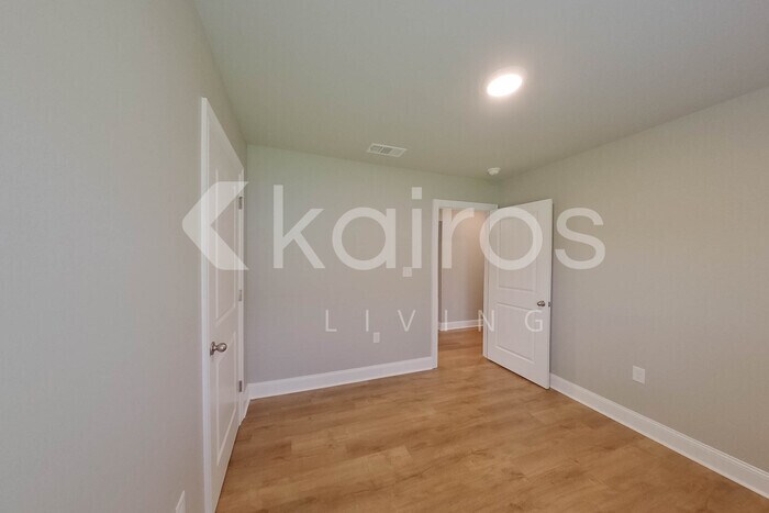 Building Photo - 13778 Pinyon Dr