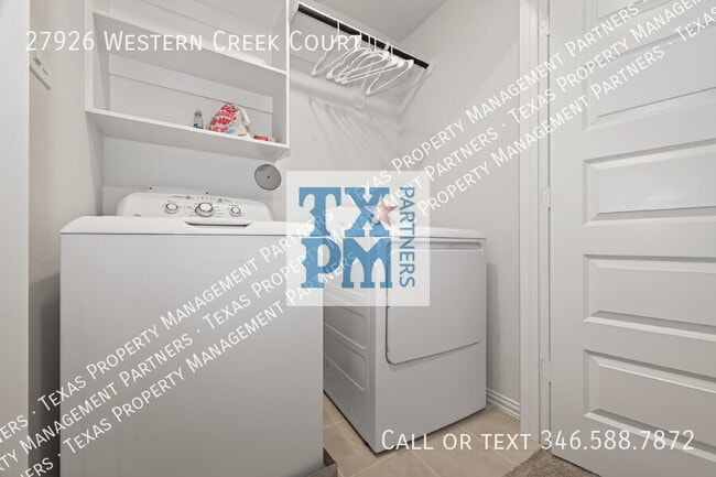 Building Photo - 27926 Western Crk Ct