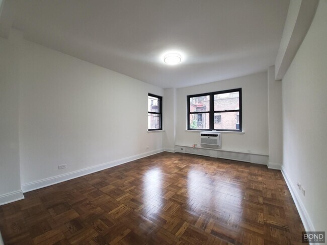 Building Photo - 219 E 69th St