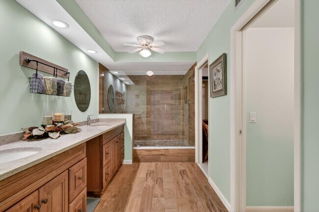 Building Photo - 9650 S Ocean Dr