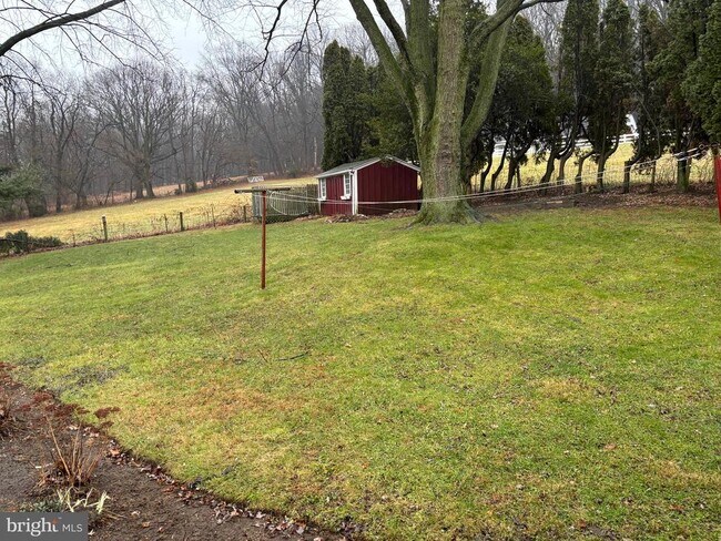 Building Photo - 5424 Valley View Dr