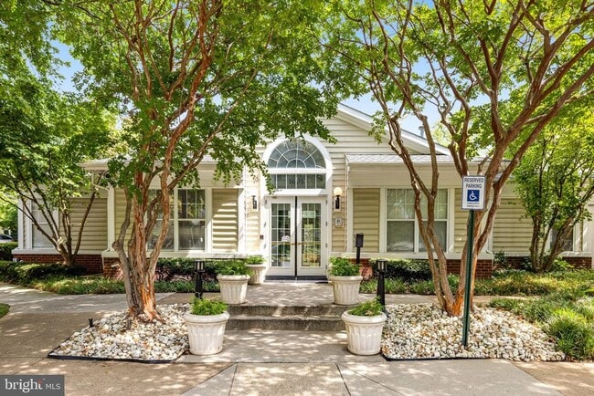 Building Photo - 1625 International Dr