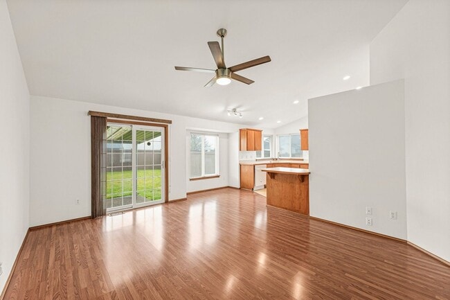 Building Photo - Beautiful 3-Bedroom, 2-Bath Home on a Corner Lot in Spanaway