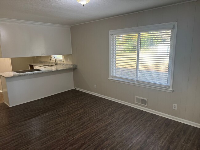 Building Photo - 437 Lockridge Ln